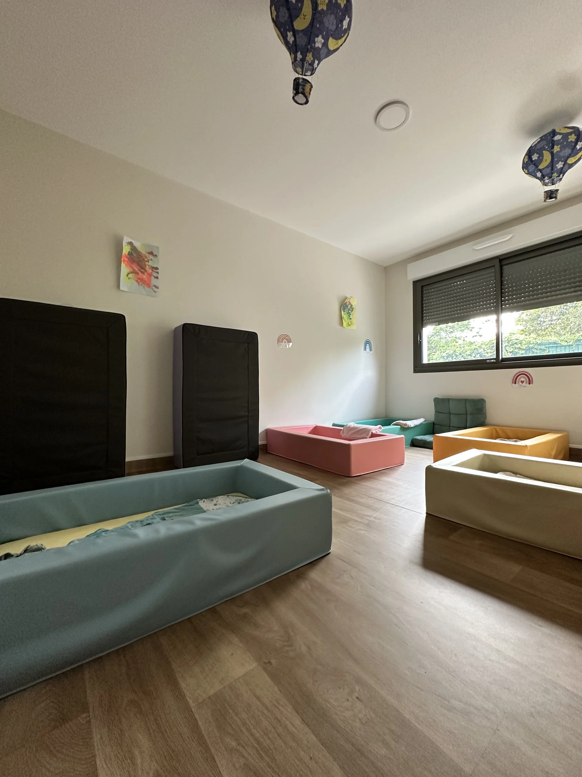 Dortoir aménagé pour les enfants plus grands - Micro-crèche Les P'tits Buis (Les Buissonnets) à Capestang